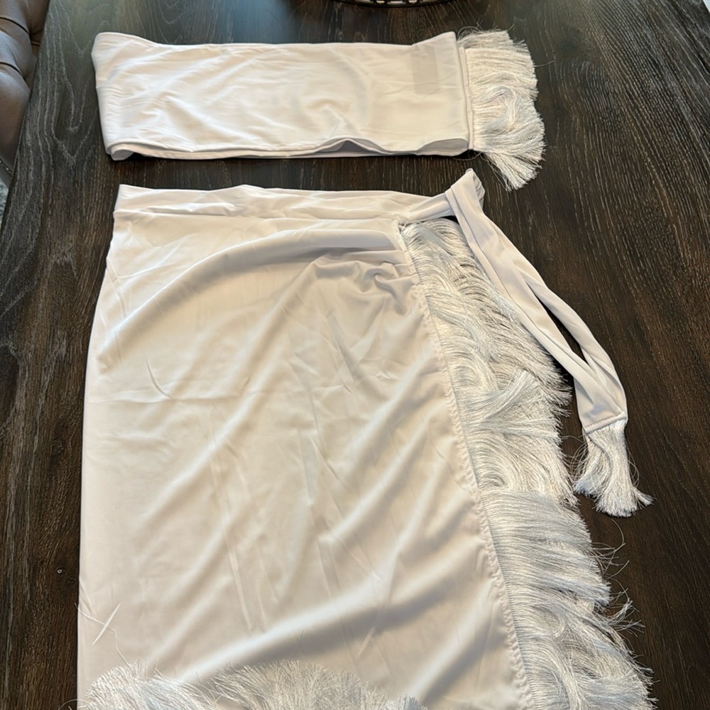 🟠 NWT POSH BY V WHITE FRILL & CHEST WRAP BAND